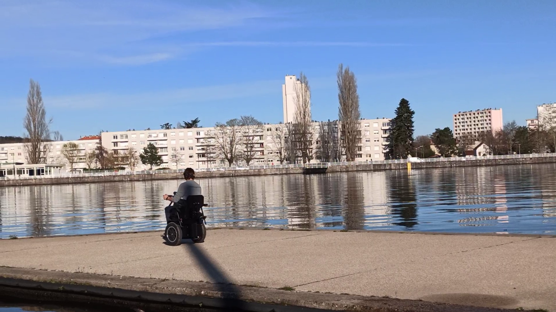 Au bord de l eau